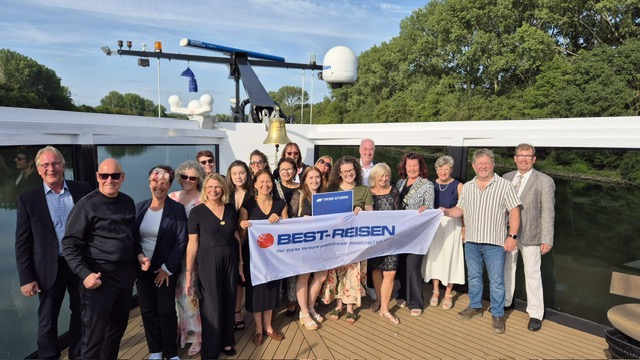 Reisegruppe Best Reisen Gruppenfoto Schiffsdeck nickoSPIRIT