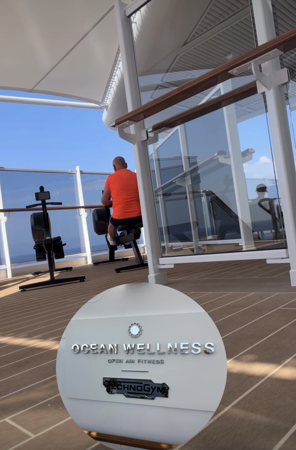 Ulrich trainiert Technogym Ocean Wellness Open Air Fitness EXPLORA III